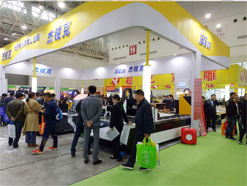 im电竞数控参加2018年武汉广告展